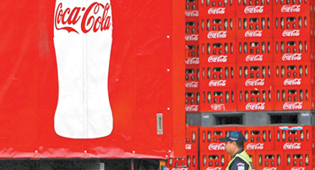 <center>Milenio<br>México</center><br>Mexicano reclama 345 mdd a Coca-Cola por presunto fraude
